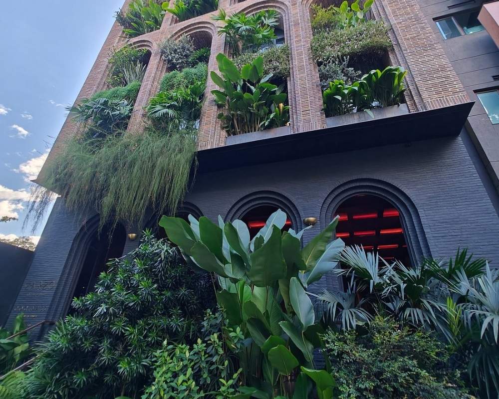 Edificio donde se encuentra Hotel El Zarzo.