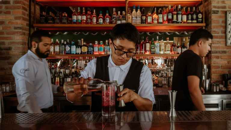 Mixología de autor en el Zarzo Hotel Medellín