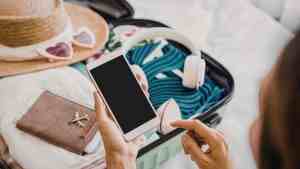 foreigner preparing for a trip to Medellín