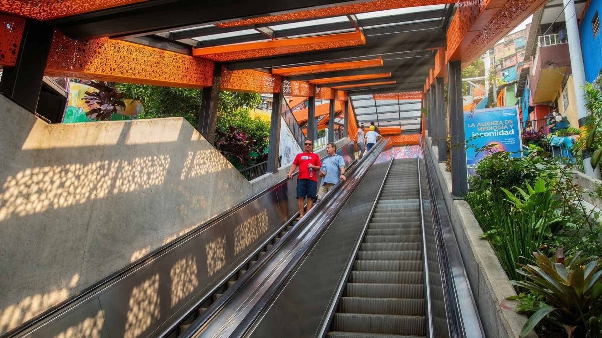 escaleras del metro cable